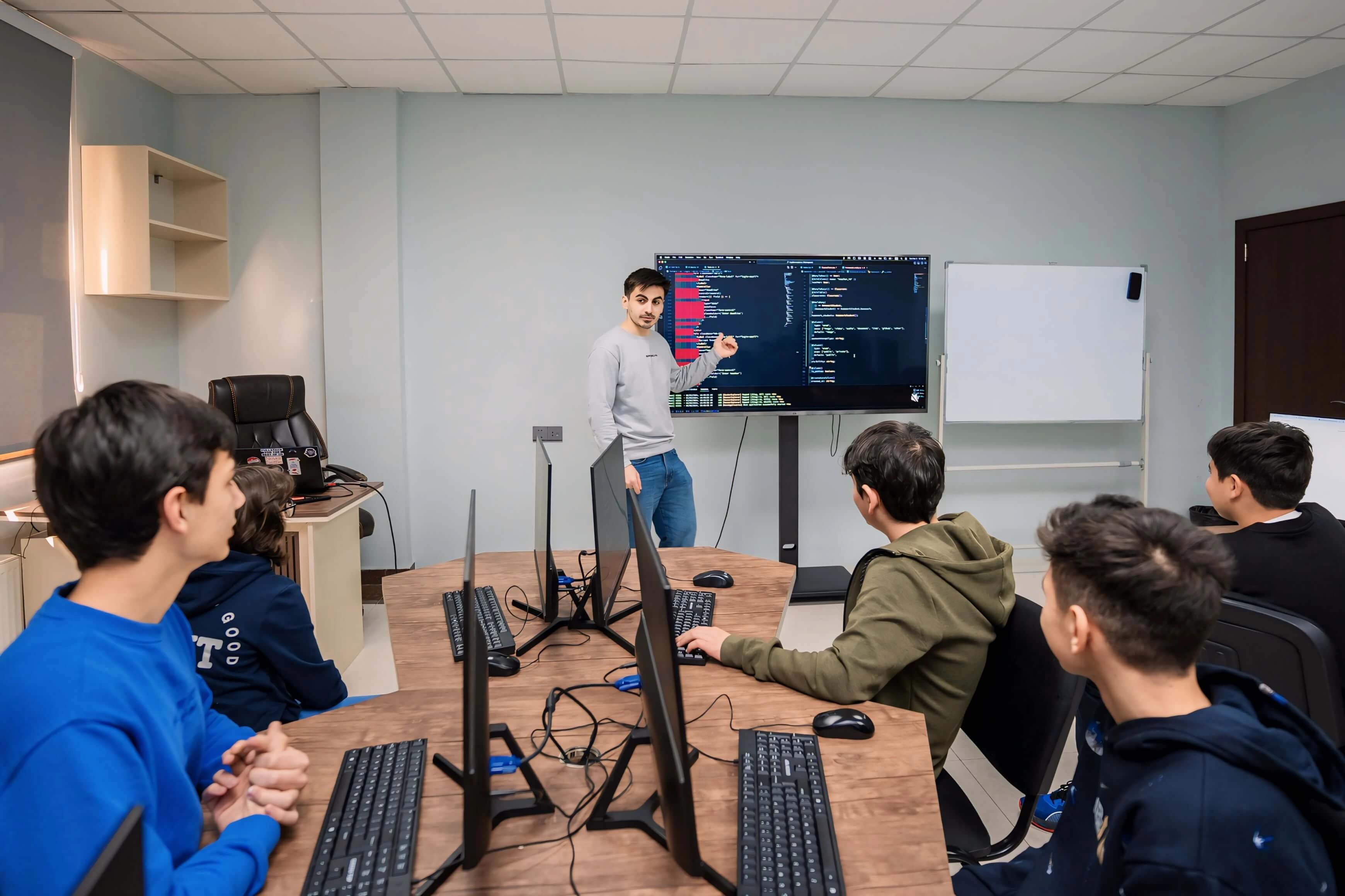 Proqramlaşdırma (Software Engineer tədrisi) tədris mühiti